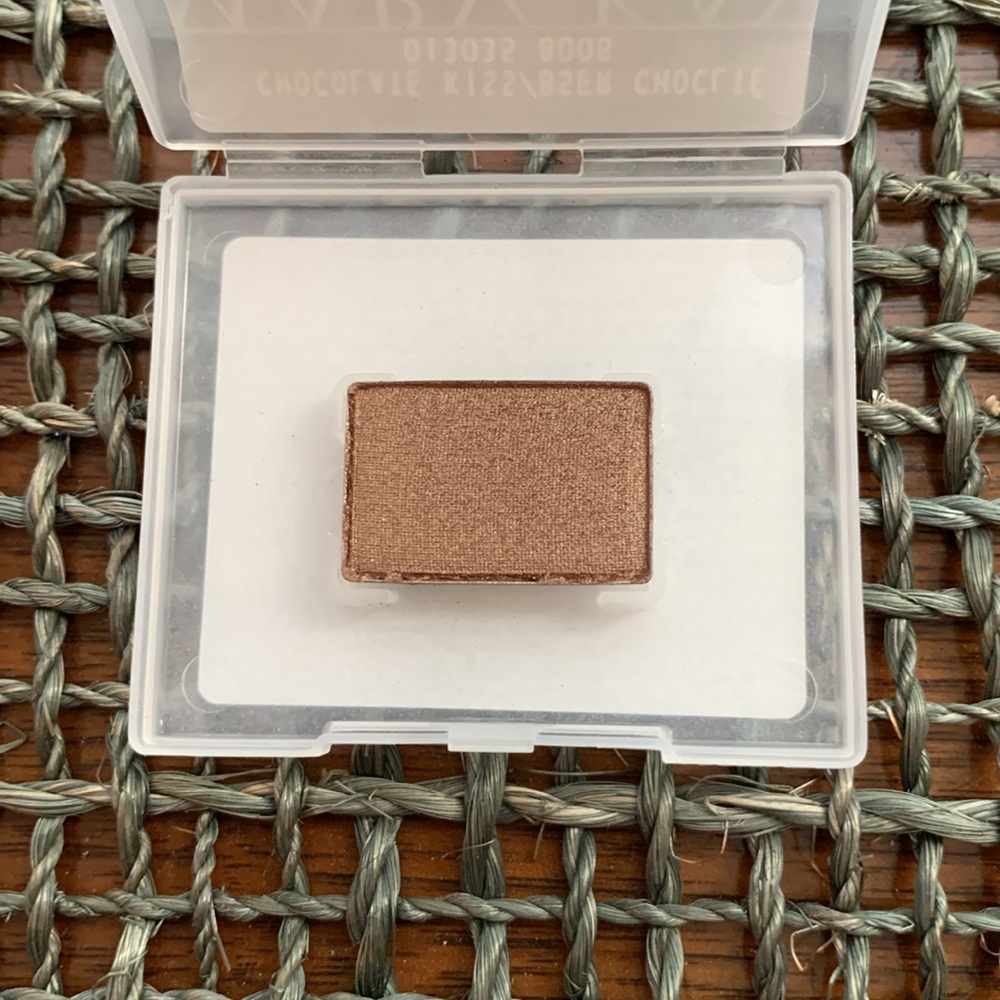 Mary Kay NIP Chocolate Kiss Mineral Eye Shadow - Picture 3 of 4